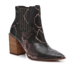 Steve Madden Chelsea snakeskin boot